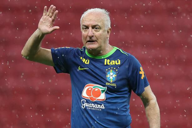 Dorival Jr. em trecho de treino da Seleção Brasileira