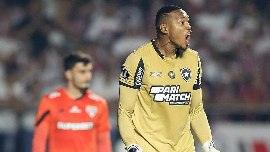 John goleiro do Botafogo, um dos times da Liga Forte União