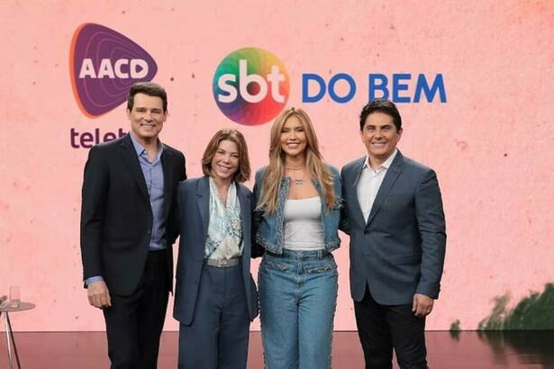 Celso, Virginia, Daniela e Cesar no palco do Teleton