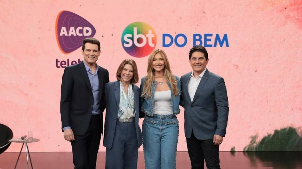 Celso, Virginia, Daniela e Cesar no palco do Teleton