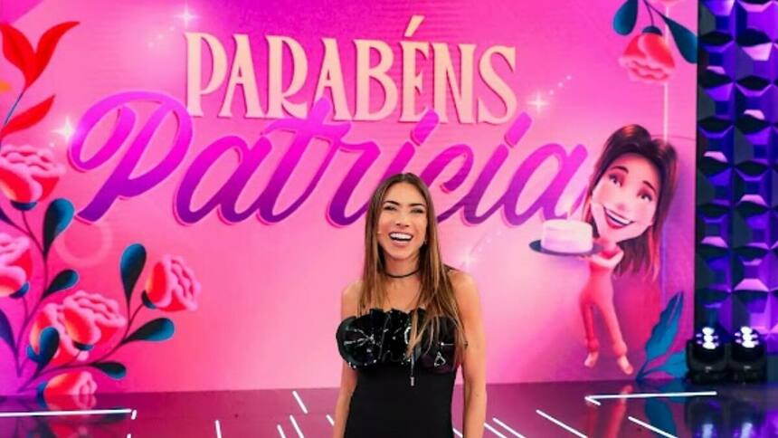 Patricia Abravanel no cenário de aniversário do Programa Silvio Santos