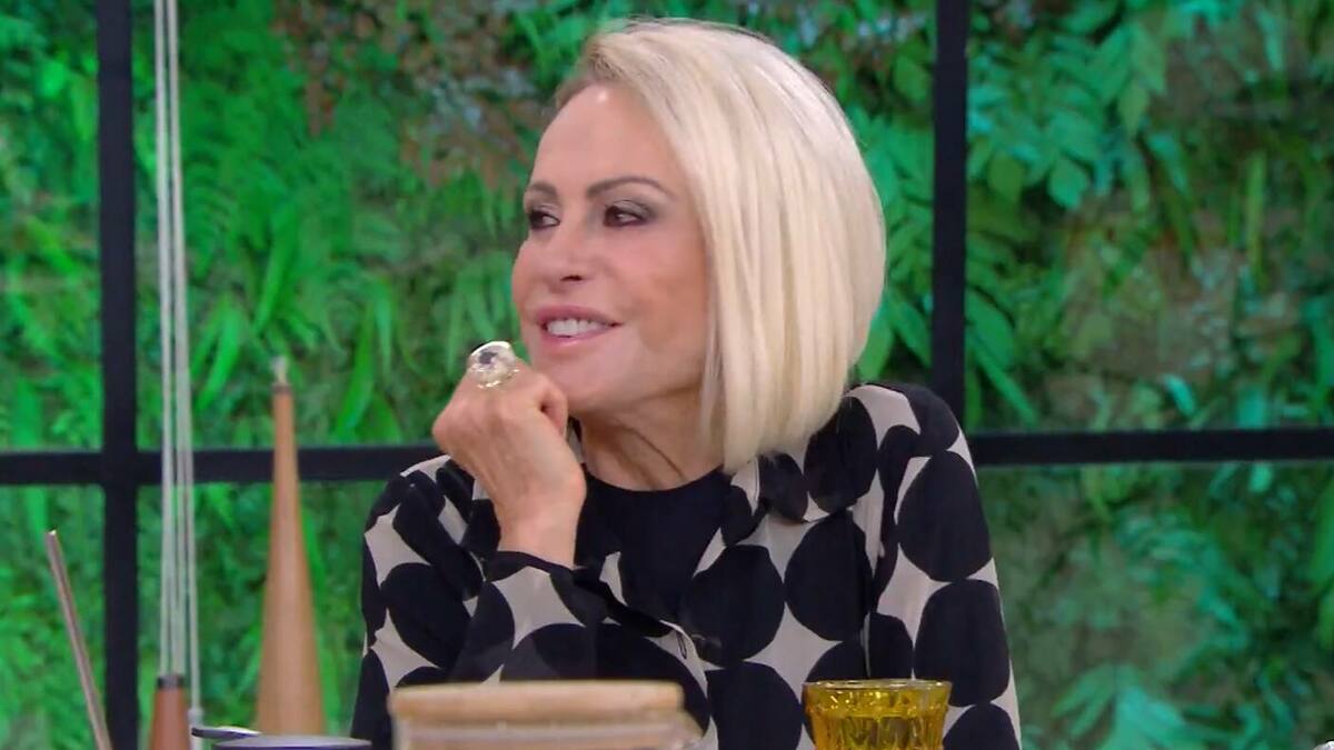 Ana Maria Braga sorrindo no Mais Você