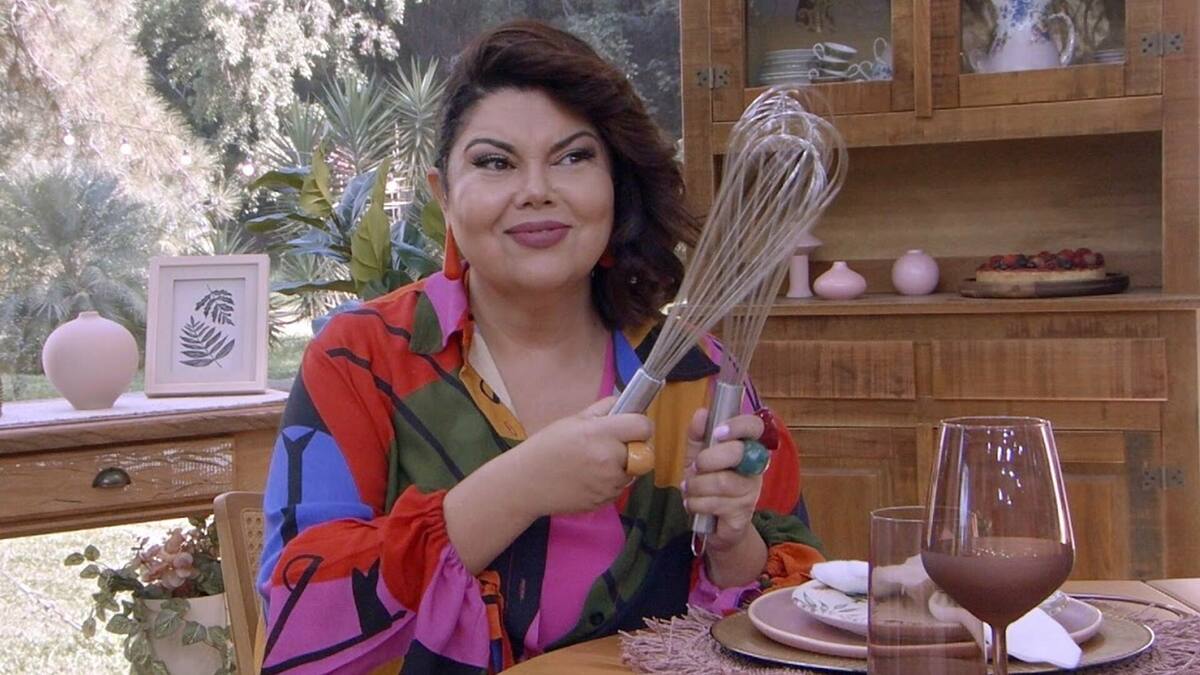 Fabiana Karla em trecho de episódio do Bake Off Brasil