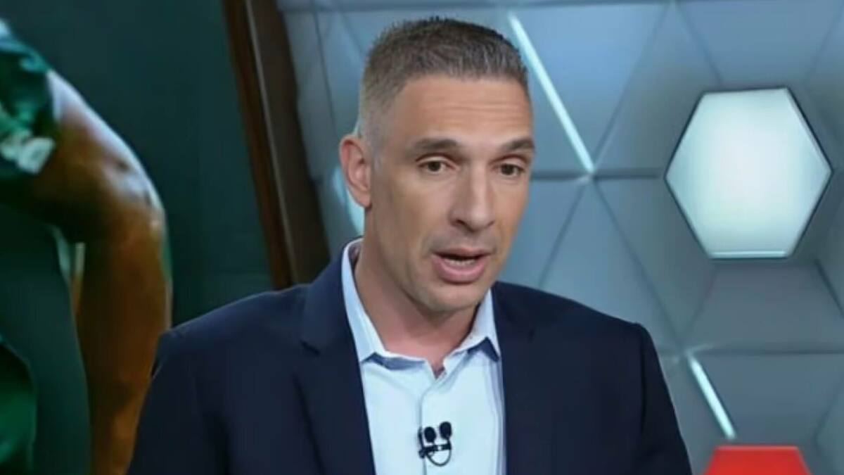 Fernando Prass atuando como comentarista da ESPN