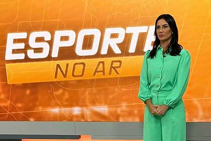 Larissa Erthal em foto posada no cenário do 'Esporte no Ar' na Record