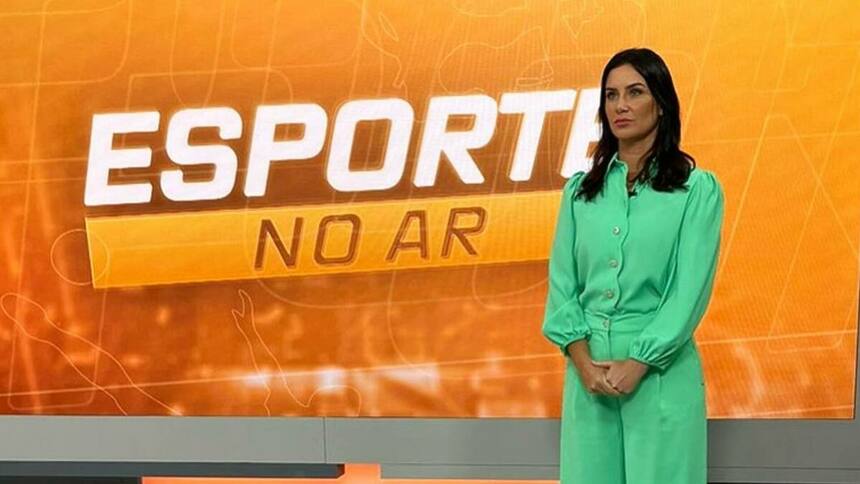 Larissa Erthal em foto posada no cenário do 'Esporte no Ar' na Record