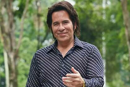 Leandro Hassum caracterizado como Silvio Santos