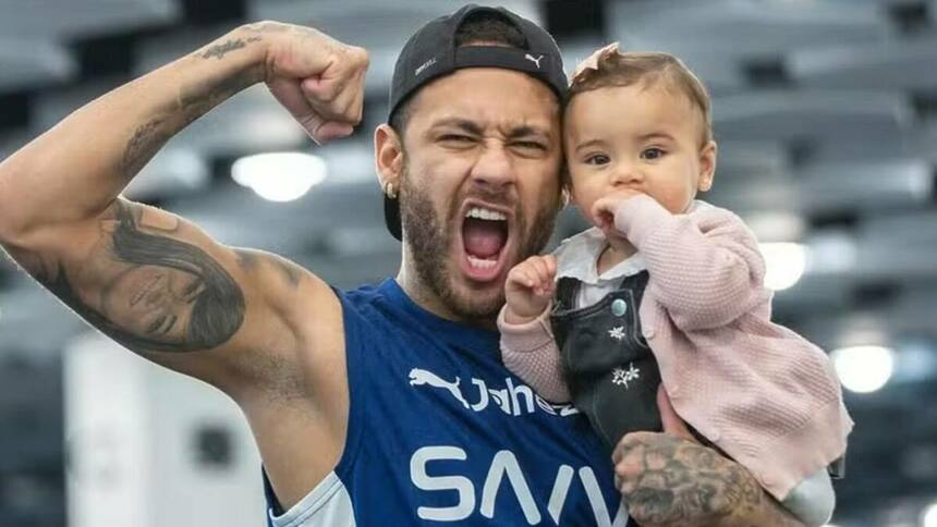 Neymar e Mavie em foto posada juntos