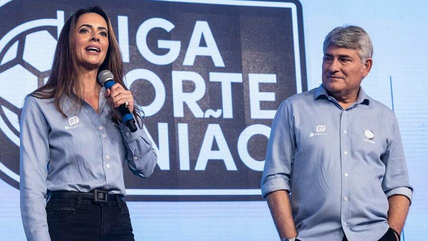 Paloma Tocci e Cleber Machado em evento do Brasileirão na Record