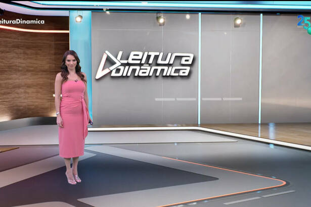 Gabriela Di França anda no novo cenário do Leitura Dinâmica da RedeTV!