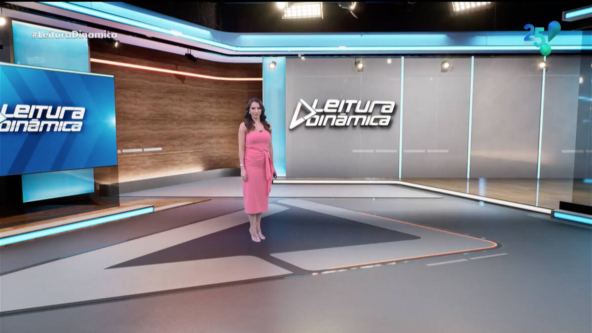 Gabriela Di França anda no novo cenário do Leitura Dinâmica da RedeTV!