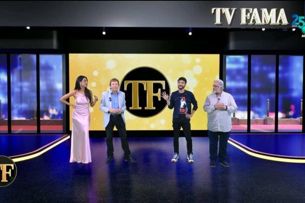 Flávia Noronha, Nelson Rubens, Leão Lobo e Fefito no novo cenário do TV Fama