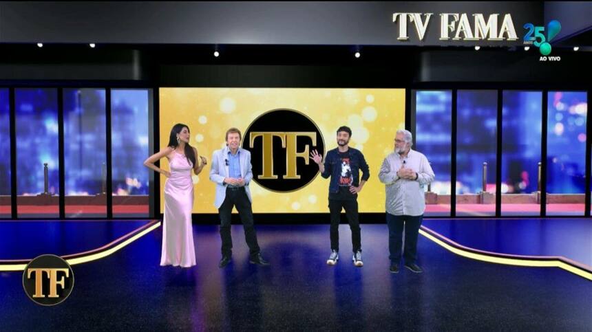 Flávia Noronha, Nelson Rubens, Leão Lobo e Fefito no novo cenário do TV Fama