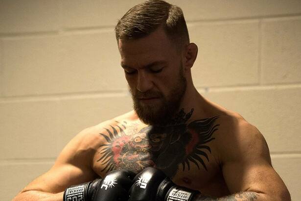 Conor McGregor com luvas de Box, antes de uma luta no UFC