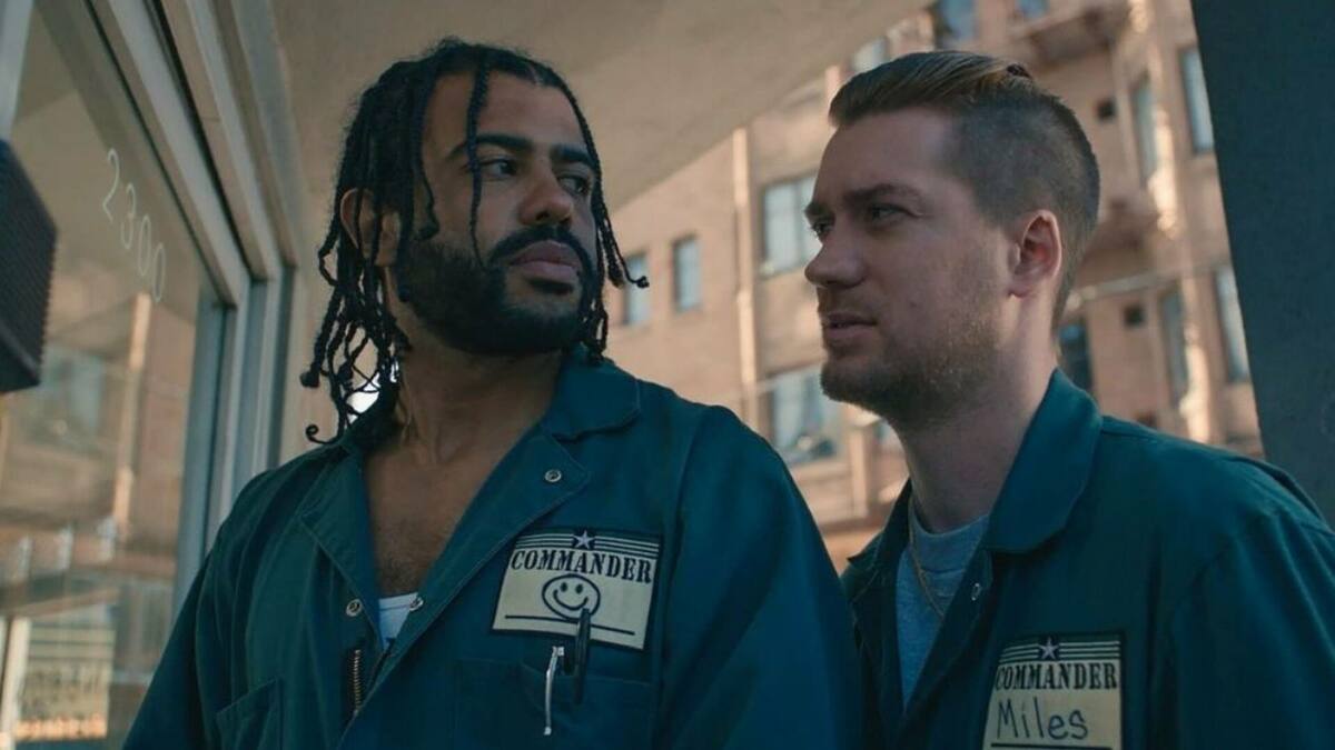 Daveed Diggs e Rafael Casal em trecho do filme Ponto Cego