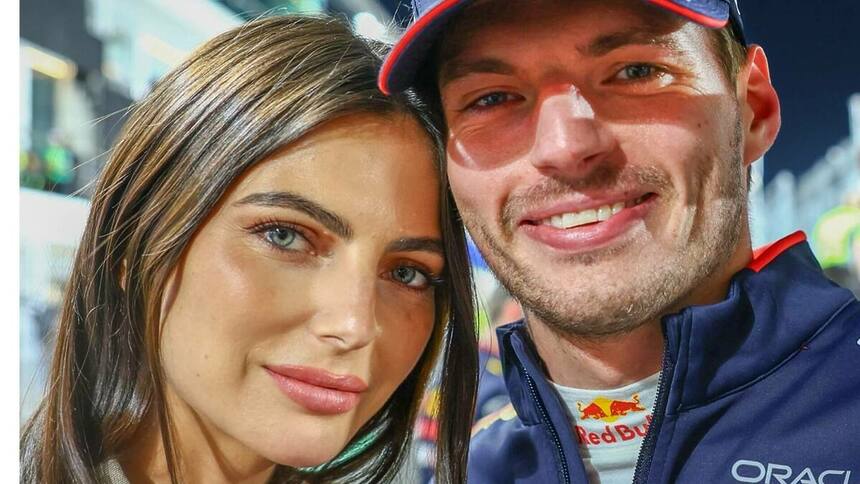 Max Verstappen e Kelly Piquet em foto posada juntos