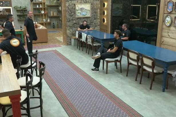 Top 8 na cozinha de A Fazenda 16 uniformizados para a Prova Especial