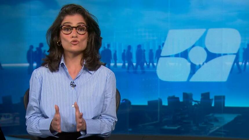 Renata Vasconcellos na bancada do Jornal Nacional