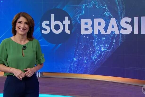 Simone Queiroz no cenário do SBT Brasil