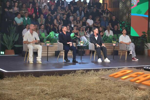 Yuri Bonotto, Sidney Sampaio, Sacha Bali e Gui Vieira no palco da final de A Fazenda 16