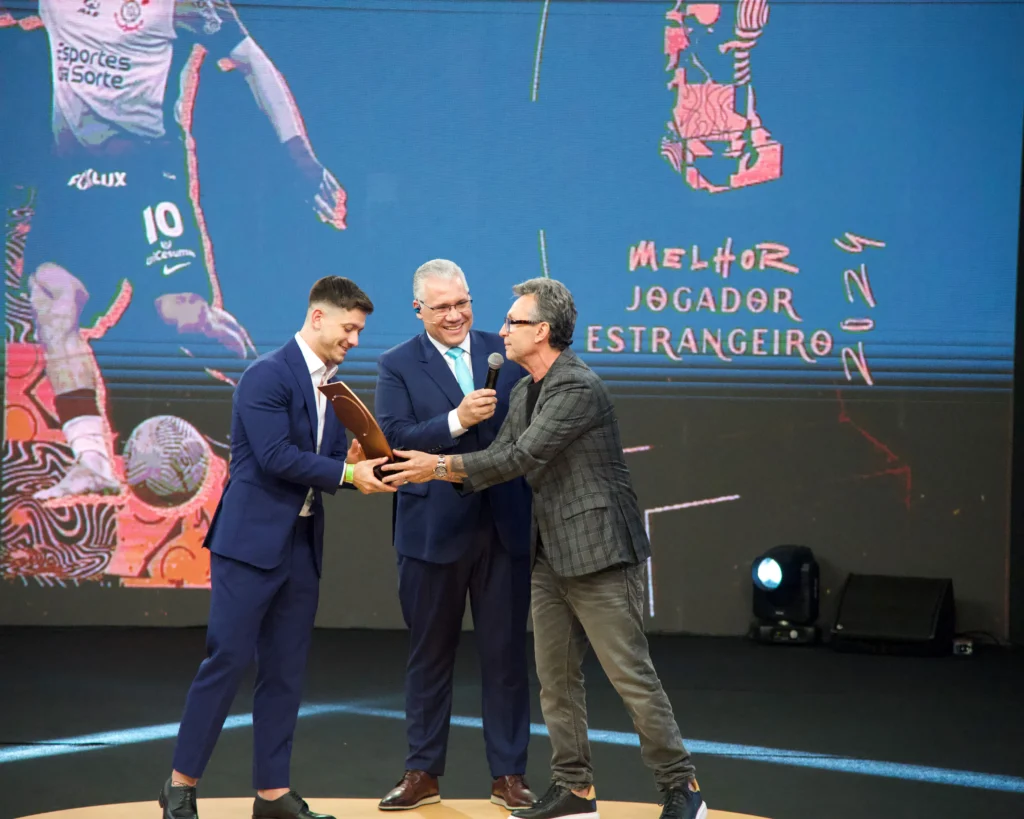 Atleta, Osmar Garrafa e Neto durante o Troféu Mesa Redonda