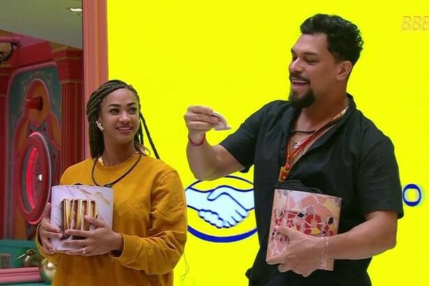 Aline e Vinicius no comando do sorteio VIP e Xepa no BBB 25
