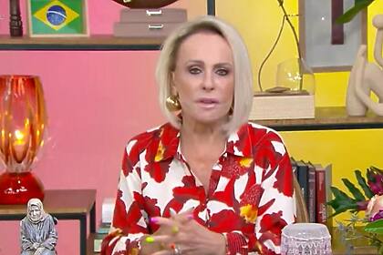 Ana Maria Braga indignada na bancada do Mais Você