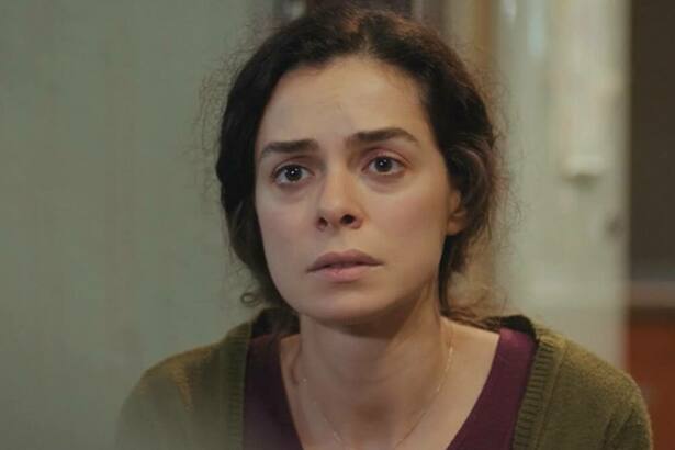 Bahar (Özge Özpirinçci) em trecho da novela Força de Mulher