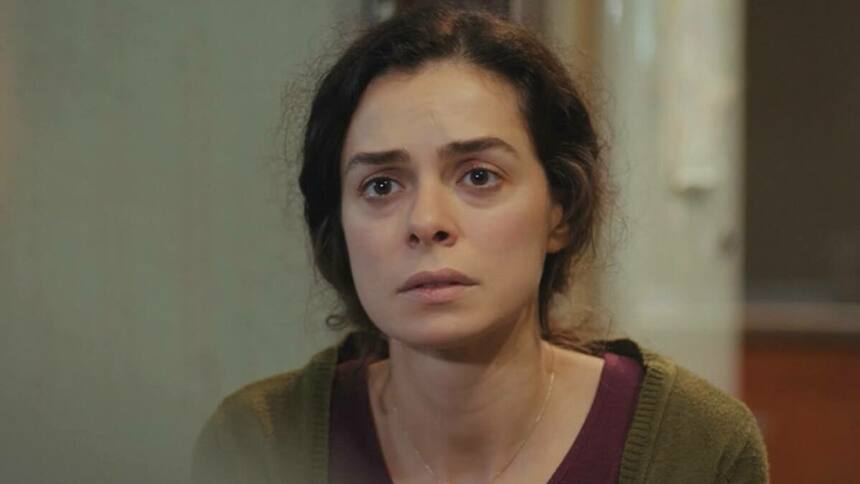 Bahar (Özge Özpirinçci) em trecho da novela Força de Mulher