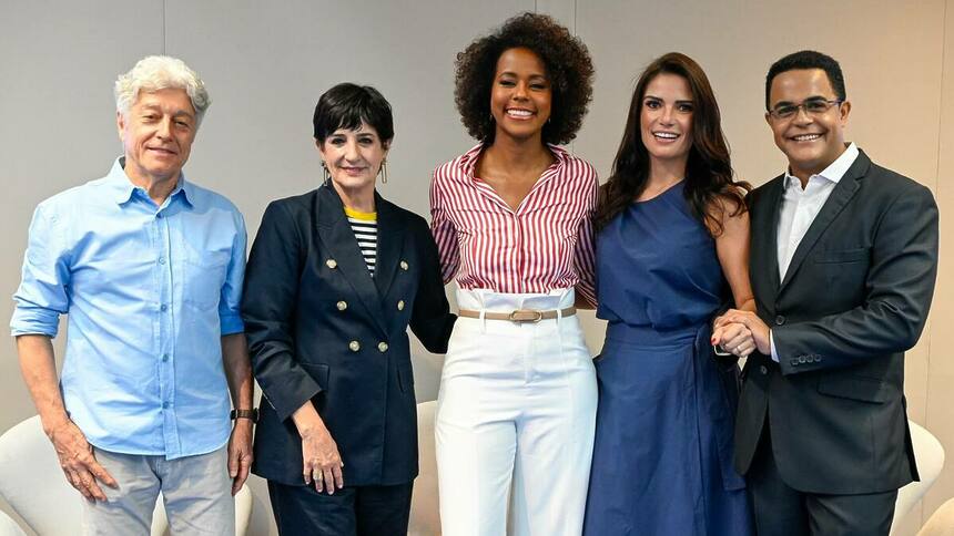 Caco Barcellos, Mônica Waldvogel, Maju Coutinho, Sabina Simonato e Marcelo Pereira em foto posada no evento da Globo