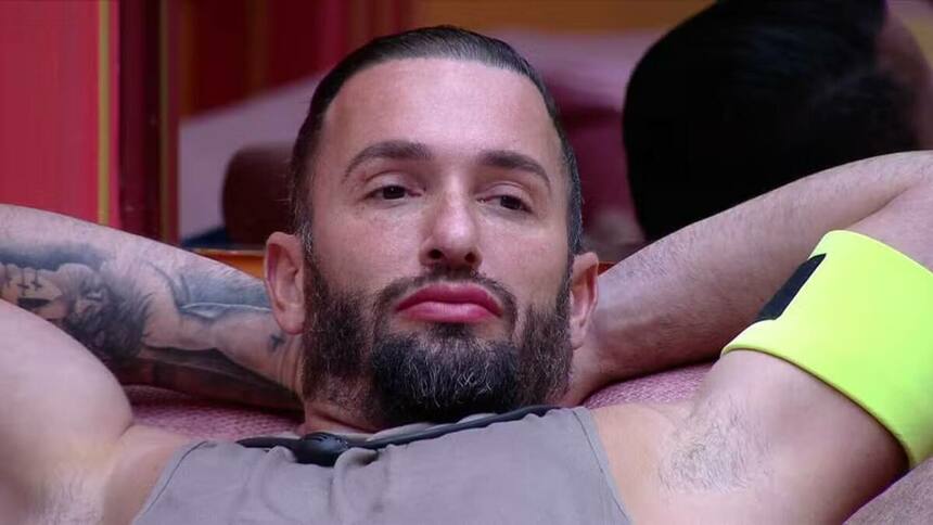 Diego Hypolito na sala do BBB 25