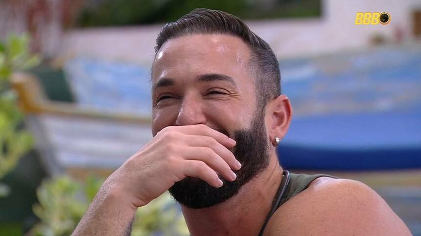 Diego Hypolito em uma crise de riso no BBB 25