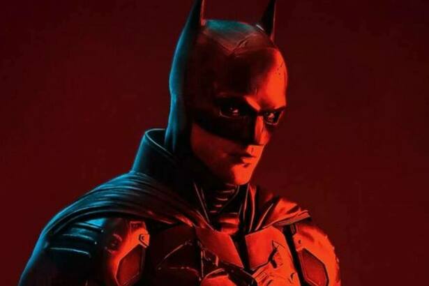 Robert Pattinson em trecho do filme Batman