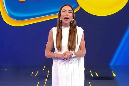 Patricia Abravanel veste branco e apresenta a Tele Sena de Ano Novo