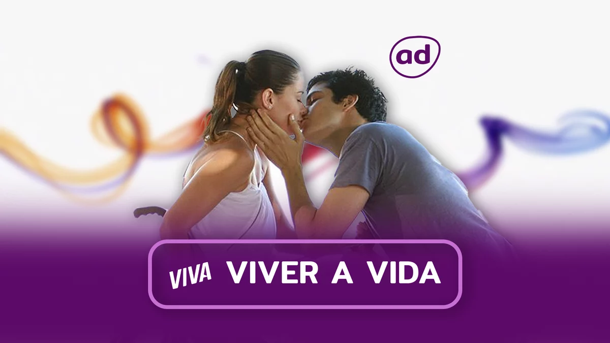 Luciano e Miguel se beijam na arte do resumo de Viver a Vida no Viva