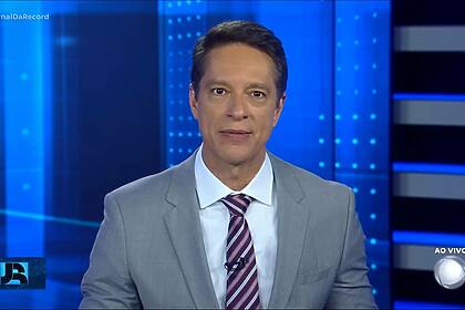 Sergio Aguiar na bancada do Jornal da Record