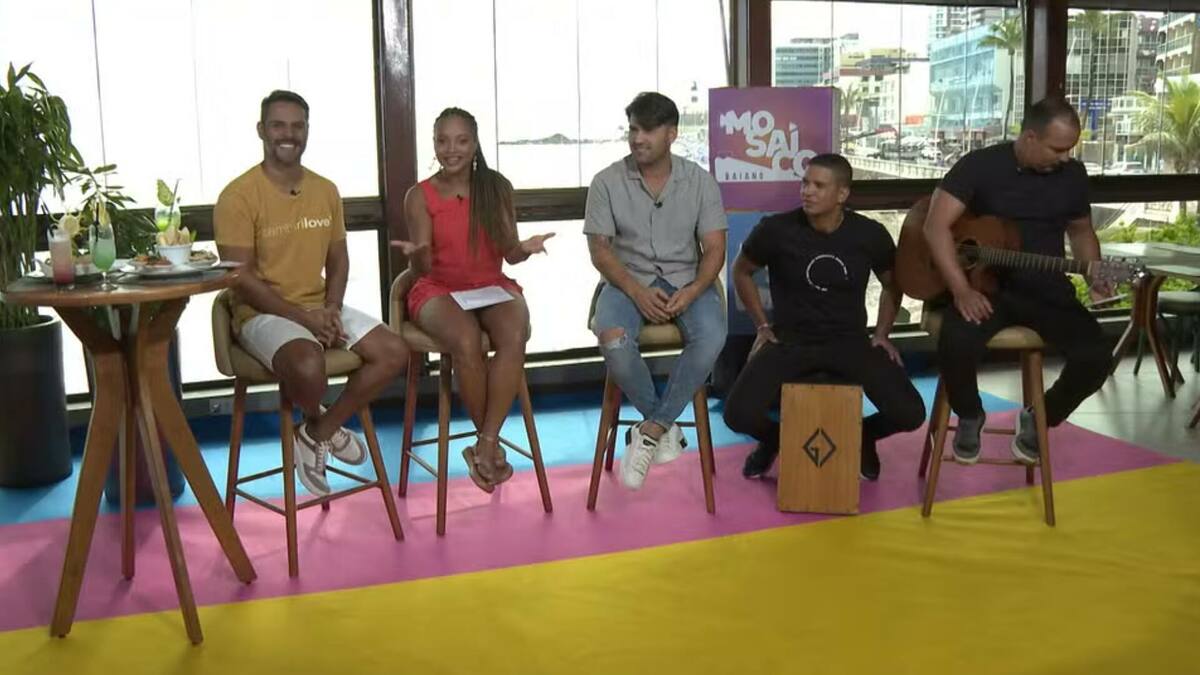 Tayrone, ao lado dos apresentadores Luana Souza e Pablo Vasconcelos, no Mosaico Baiano de Verão