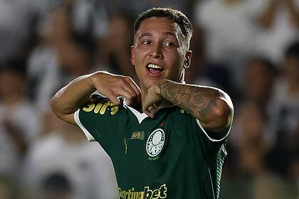 Jovem Thalys comemorando gol no jogo Santos x Palmeiras