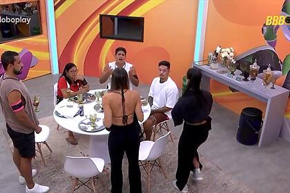 Eva e Renata junto com outras duplas no almoço do Big Fone