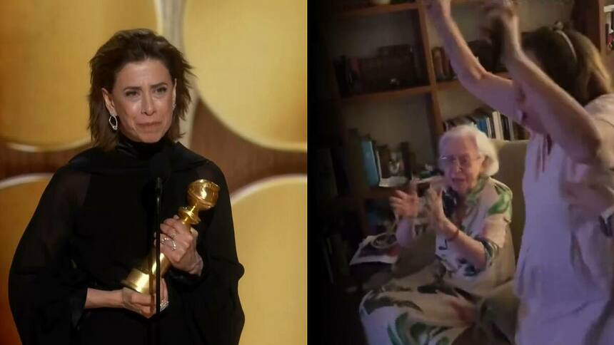 Fernanda Torres segura prêmio do Globo de Ouro 2025 enquanto Fernanda Montenegro celebra vitória da filha com os braços levantados na sala de sua casa