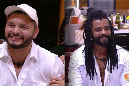 Marcelo e Diogo vestem branco na sala do BBB 25