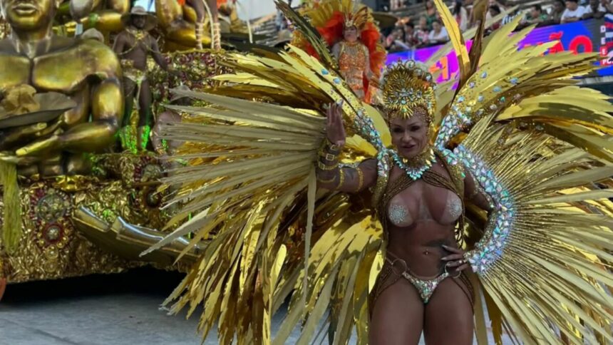 Aline Bianca em trecho de desfile no Carnaval de Vitória