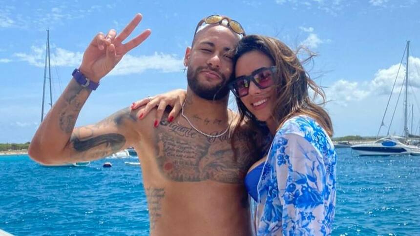 Bruna Biancardi e Neymar em foto posada juntos e abraçados