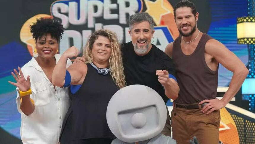 Carla Cristina Cardoso, Vanessa Kreitchmann, Marcos Mion e José Loreto no quadro Super Dupla do Caldeirão