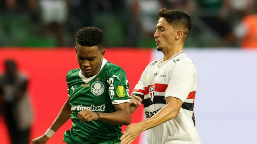 Estevão em trecho do jogo Palmeiras x São Paulo pelo Paulistão