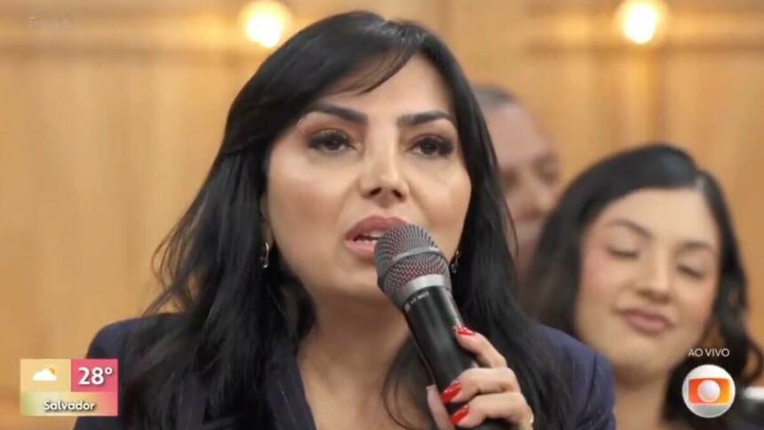 Eyshila se apresentando no programa Encontro