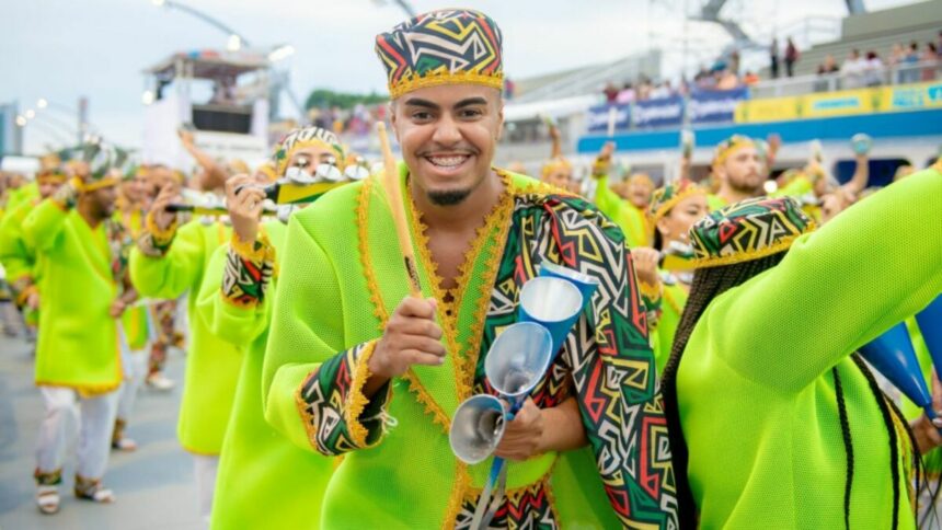 Folião em trecho do desfile no Carnaval de SP