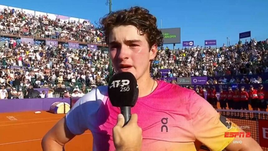 João Fonseca dando entrevista após vitória no ATP de Buenos Aires