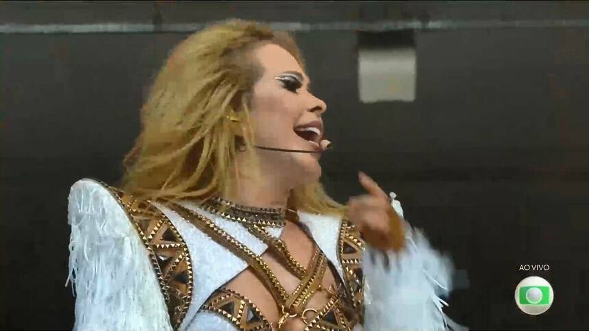 Joelma em trecho de apresentação na Supercopa Rei ao vivo na Globo