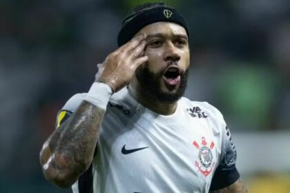 Memphis Depay, em partida pelo Corinthians